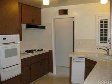 Great  kitchen  to cook  in with  gas stove,  tras