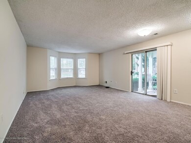 004_LIVING ROOM
