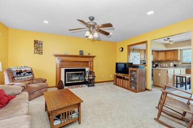 6-FamilyRoom