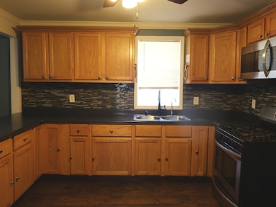 917 N Linden Ave, Waukegan, IL 60085 - photo 5