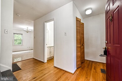 7710 Newington Forest Ave, Springfield, VA 22153 - photo 4