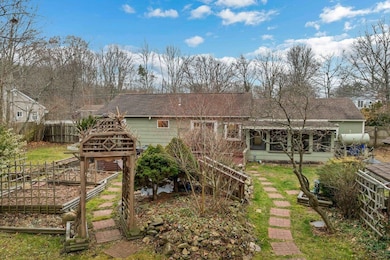 22 Corson St, Rochester, NH 03867 - photo 2