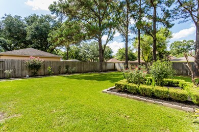 15806 Knoll Lake Dr, Houston, TX 77095 - photo 6