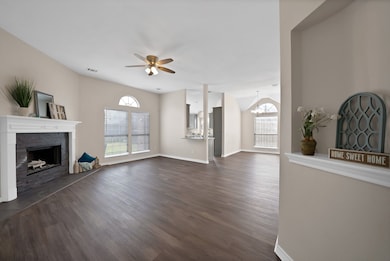 1502 Oxford Dr, Mansfield, TX 76063 - photo 4