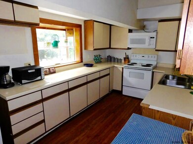 153 Van Dam St, Saratoga Springs, NY 12866 - photo 4