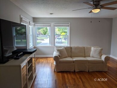 61 Lorene Ave