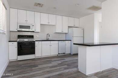 3417 E Windsor Ave - Tara Nichole Photo