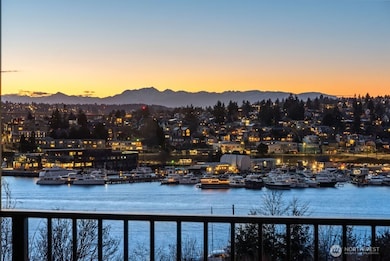 2925 Franklin Ave E unit A, Seattle, WA 98102 - photo 2