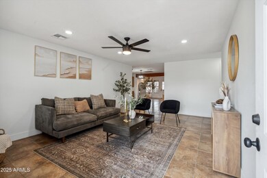 07-Living Foyer