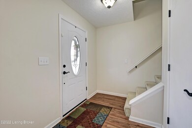 8022 Apple Valley Dr, Louisville, KY 40228 - photo 3