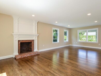 007-Living_Room-4591850-small4x3