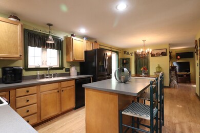 7 Poplar St, Old Orchard Beach, ME 04064 - photo 4