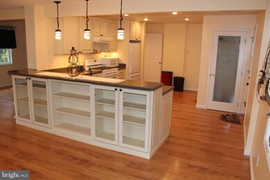 6906 Radcliffe Dr, Alexandria, VA 22307 - photo 4