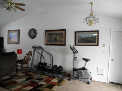 3142 SW Reindeer Ct, Redmond, OR 97756 - photo 7