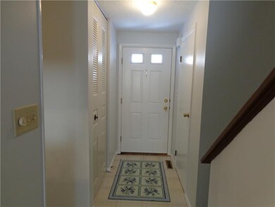 Entry/Foyer.