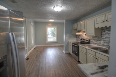 735 W Indiana Ave, Elkhart, IN 46516 - photo 4