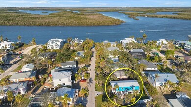 Coconut Dr has both Bay access and Beach access!!