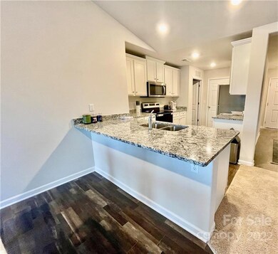 Area for Barstools/kitchen stools