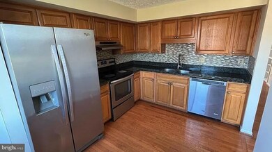13240 Custom House Ct, Fairfax, VA 22033 - photo 5
