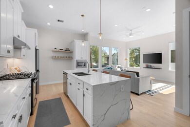 825 Martin St, Houston, TX 77018 - photo 2