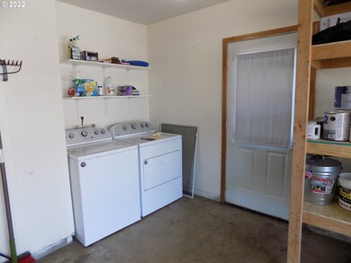 863 E 7th St, Lafayette, OR 97127 - photo 2