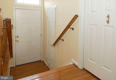 21909 Myrtlewood Square, Sterling, VA 20164 - photo 3