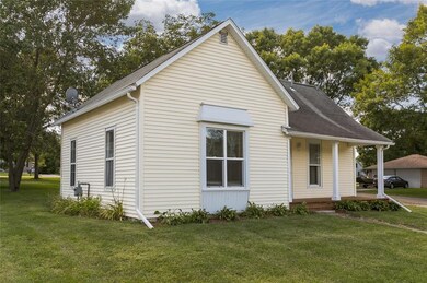 121 Main St, Center Point, IA 52213 - photo 3