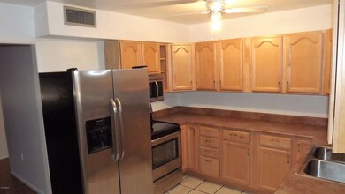 10866 W Santa fe Dr, Sun City, AZ 85351 - photo 4