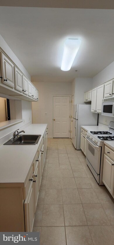 20451 Chesapeake Square unit 202, Sterling, VA 20165 - photo 6