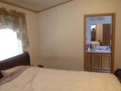 401 Schut bed with bath