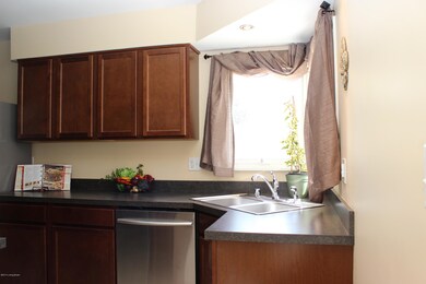 6107 Applegate Ln, Louisville, KY 40219 - photo 4