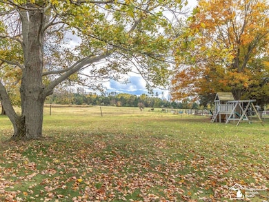 559 E Erie Rd, Temperance, MI 48182 - photo 4