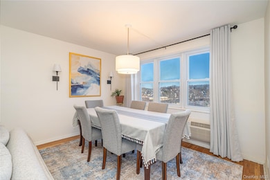 495 Odell Ave unit 8R, Yonkers, NY 10703 - photo 5