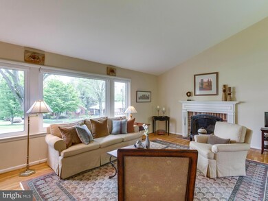 1826 Deer Dr, McLean, VA 22101 - photo 4