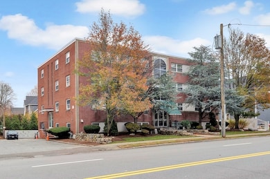 588 Main St unit 3C, Stoneham, MA 02180 - photo 3