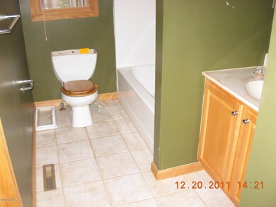 121 Rodeo Ln, Lords Valley, PA 18428 - photo 4