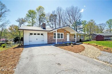 124 Atwood Dr, Hendersonville, NC 28792 - photo 3