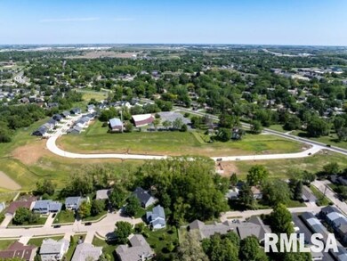 4815 Willow Cir, Davenport, IA 52806 - photo 6