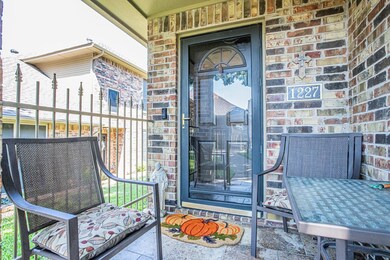 1227 Woodland Park Dr, Hurst, TX 76053 - photo 4