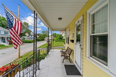 28 Sumach Ave, Riverside, RI 02915 - photo 4