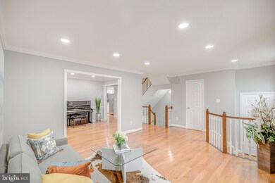 6811 Mclean Province Cir, Falls Church, VA 22043 - photo 4