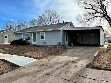 2603 Bateman St, Hastings, NE 68901 - photo 2