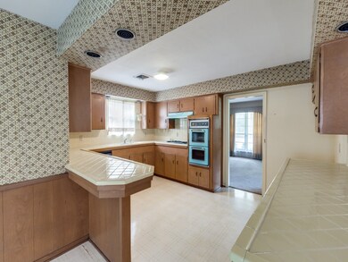 5530 Redstart St, Houston, TX 77096 - photo 3