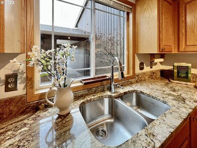 2279 Ridgeway Dr, Eugene, OR 97401 - photo 4