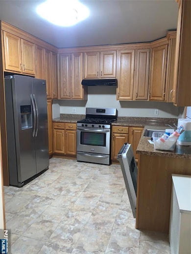 439 Jefferson St, Carlstadt, NJ 07072 - photo 2