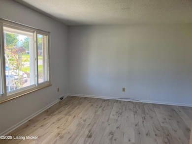 1512 Cypress Dr, Radcliff, KY 40160 - photo 4