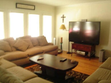 8610 Bob White Dr, Houston, TX 77074 - photo 2