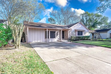 313 Sycamore St, Alvin, TX 77511 - photo 2