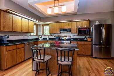 4224 SW Colly Creek Dr, Topeka, KS 66610 - photo 7