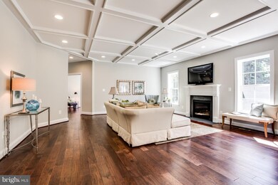 7613 Woodridge Cir, Alexandria, VA 22308 - photo 5